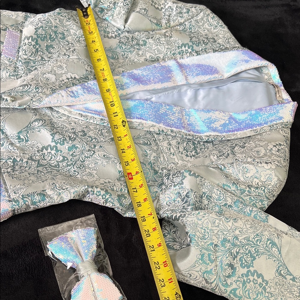 NWOT. Light Blue Brocade Shawl Collar Blazer and Trouser Set with bow tie.Men - Picture 8 of 16